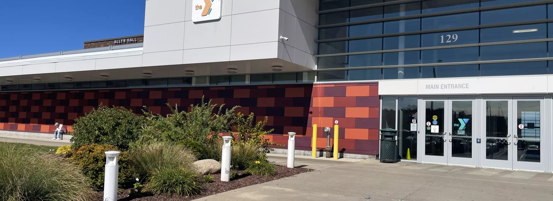 The front entrance to Southwest YMCA